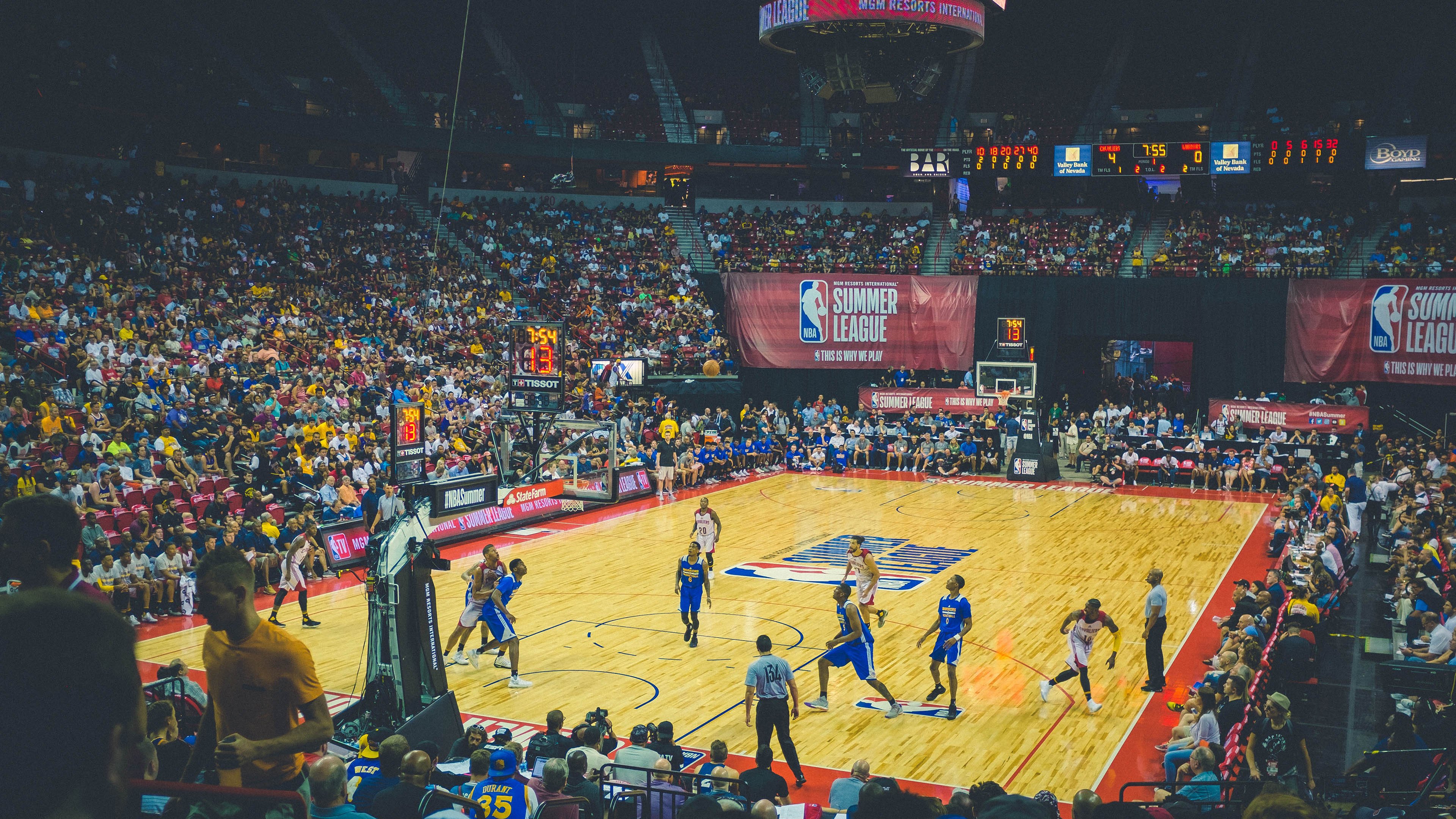 Uzi回归赛场，首战状态炸裂，巴黎圣日耳曼观众沸腾